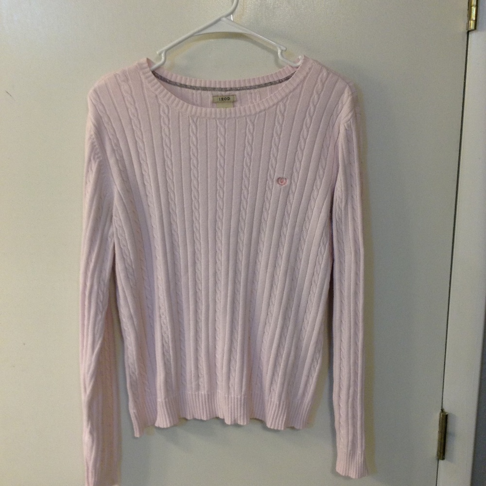 IZOD PALE PINK SCOOP NECK CABLE KNIT SWEATER.